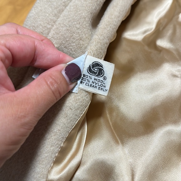 JW Mays inc cream belted long wool winter coat Medium double breasted vintage - Picture 14 of 14